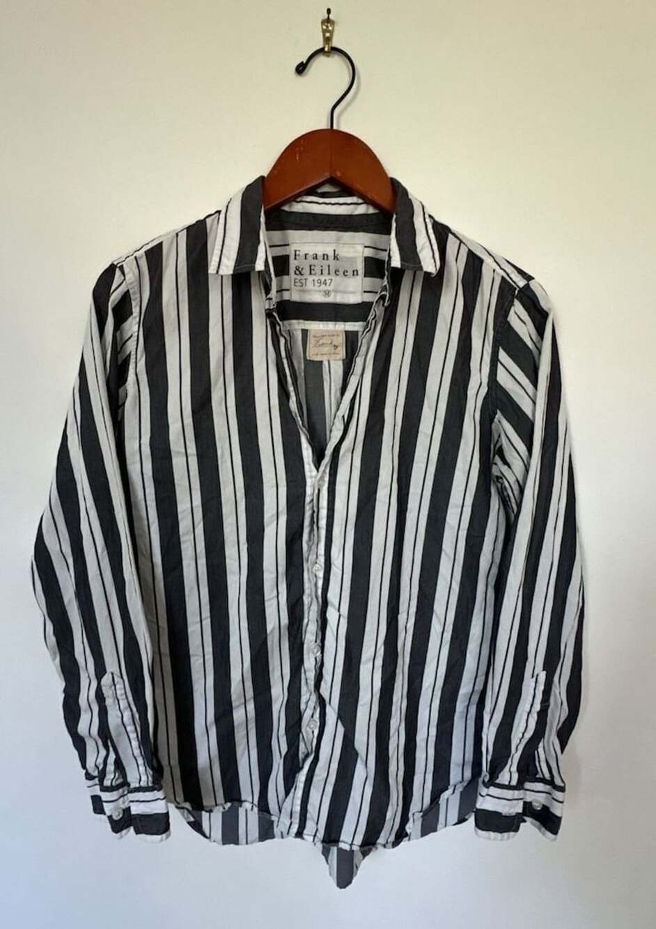 Frank & Eileen Frank Style Button-Up Shirt Blue/
Gray and White Striped